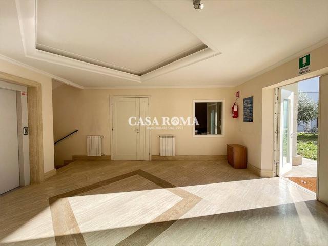 Palazzo in vendita a Prima Porta, Roma