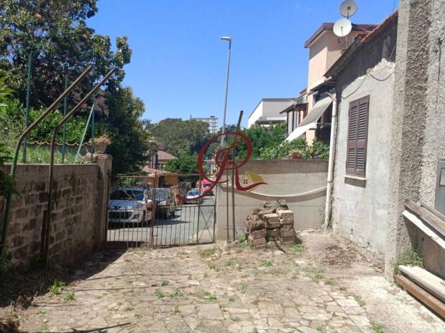 Palazzo in vendita a Gianicolense, Roma