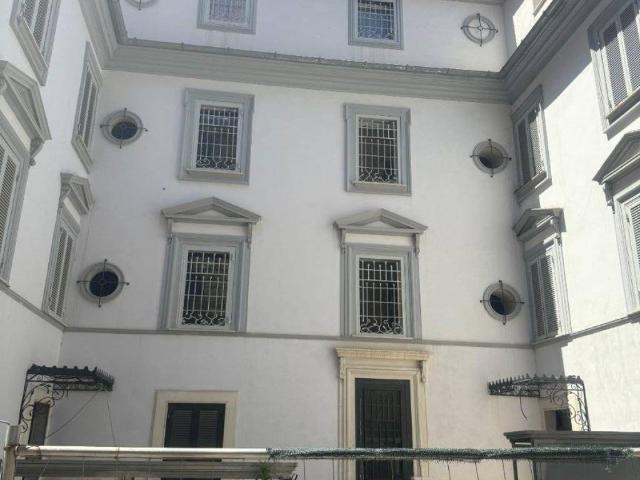 Palazzo in vendita a Tuscolano, Roma