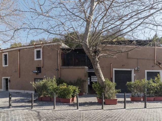 Palazzo in vendita a Testaccio, Roma