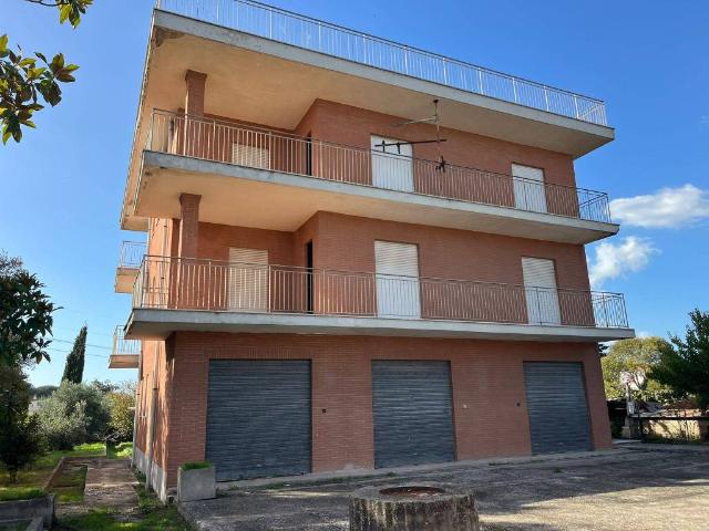 Palazzo in vendita a Selvotta, Roma