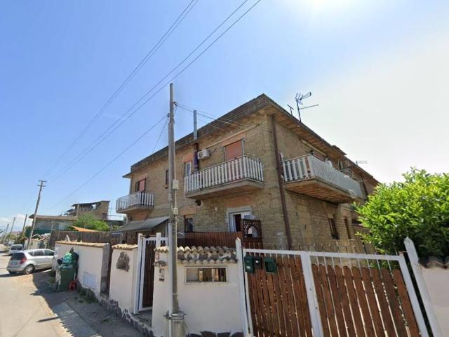 Palazzo in vendita a Borghesiana, Roma