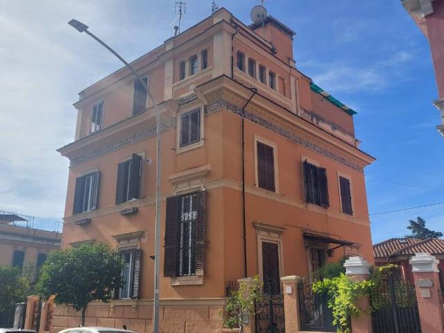 Palazzo in vendita a Municipio Roma I, Roma Capitale