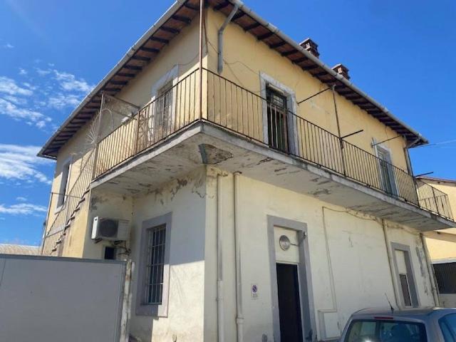 Palazzo in vendita a Borghesiana, Roma