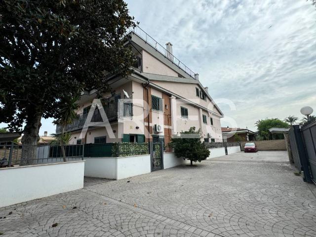 Palazzo in vendita a Castel Fusano, Roma