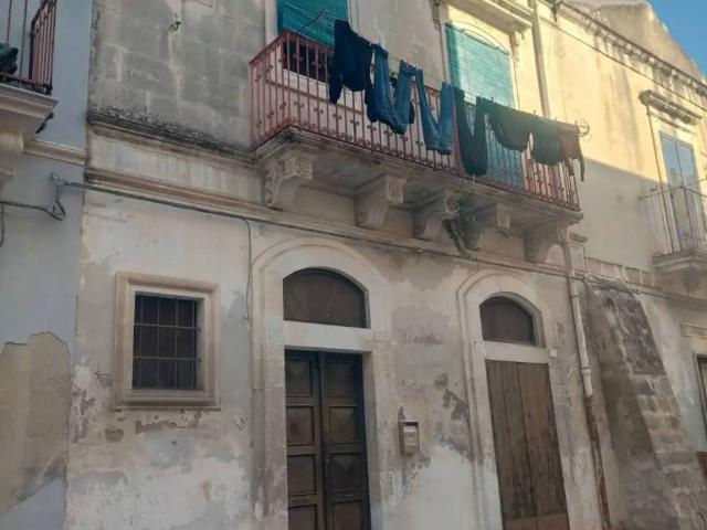 Palazzo in vendita a Rosolini