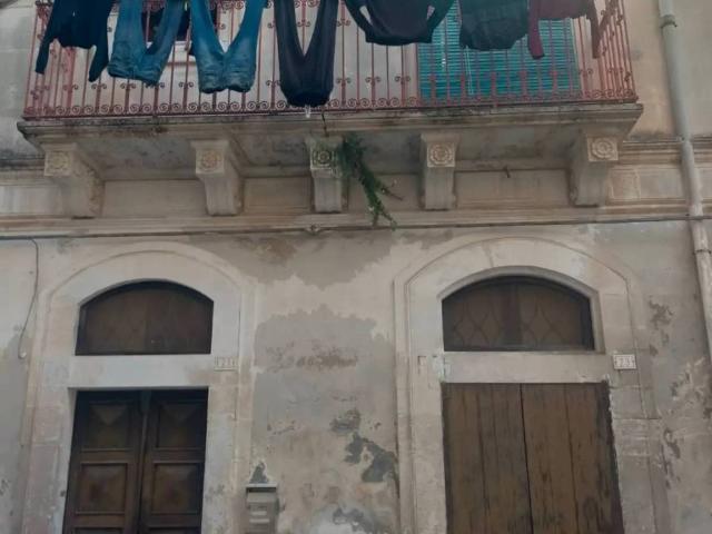 Palazzo in vendita a Rosolini, Sicilia