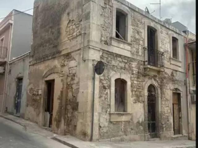 Palazzo in vendita a Rosolini, Sicilia