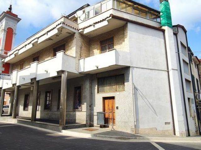 Palazzo in vendita a Rotondi, Campania