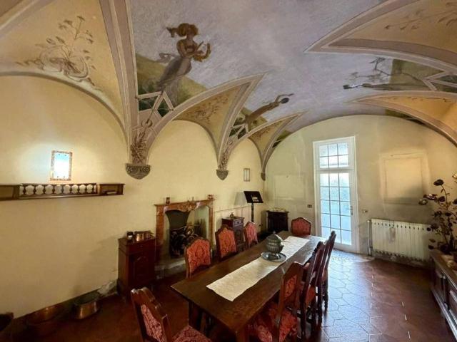 Palazzo in vendita a Villaggio Famiglia, Rovato