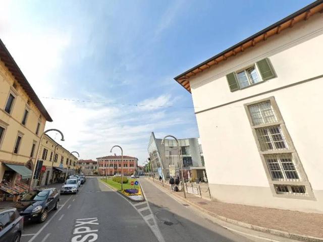 Palazzo in vendita a Villaggio Famiglia, Rovato
