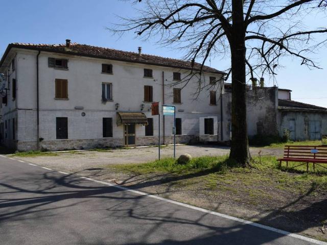 Palazzo in vendita a Roverbella, Lombardia