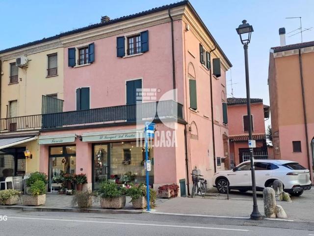 Palazzo in vendita a Castelletto, Roverbella