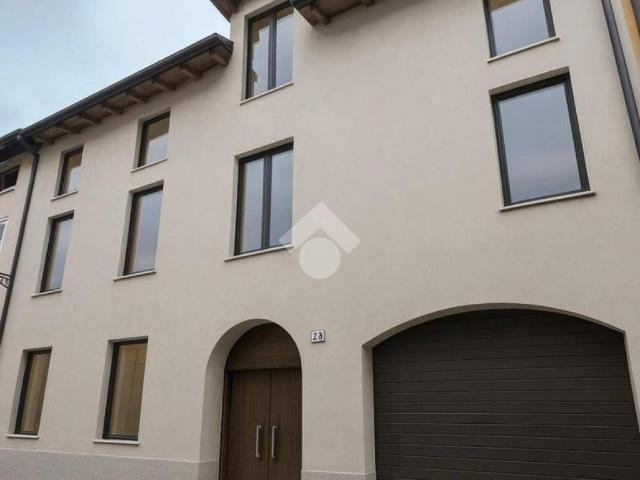 Palazzo in vendita a Tresinaro - Secchia, Re