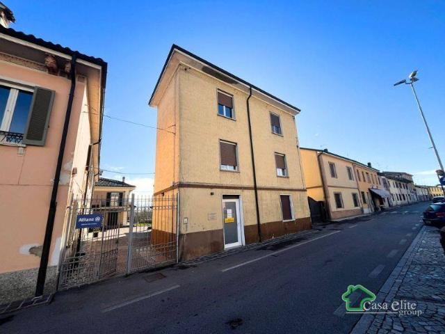 Palazzo in vendita a Salerano Sul Lambro, Lombardia