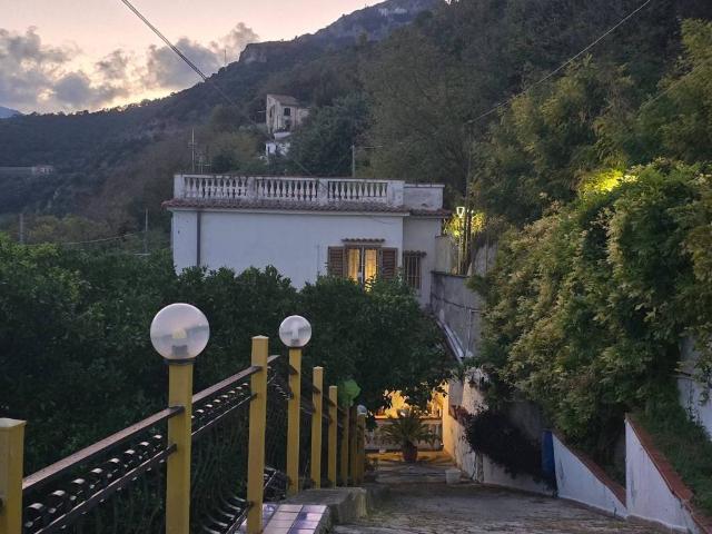Palazzo in vendita a Salerno, Campania