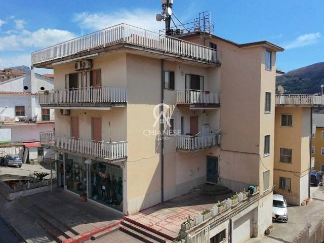 Palazzo in vendita a Casa Roma, Salerno