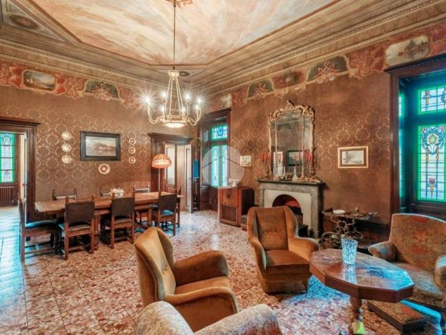Palazzo in vendita a Comunità Montana Parco Alto Garda bresciano, Salò