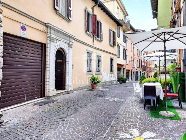 Villa Indipendente in vendita a Comunità Montana Parco Alto Garda bresciano, Salò