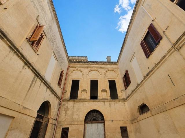 Palazzo in vendita a Puglia, Lecce