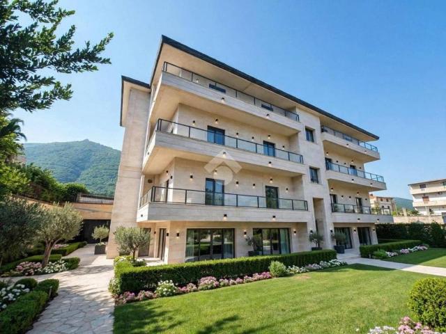 Palazzo in vendita a San Felice a Cancello
