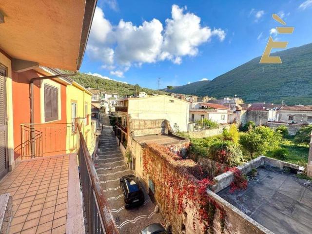 Palazzo in vendita a San Felice A Cancello, Caserta