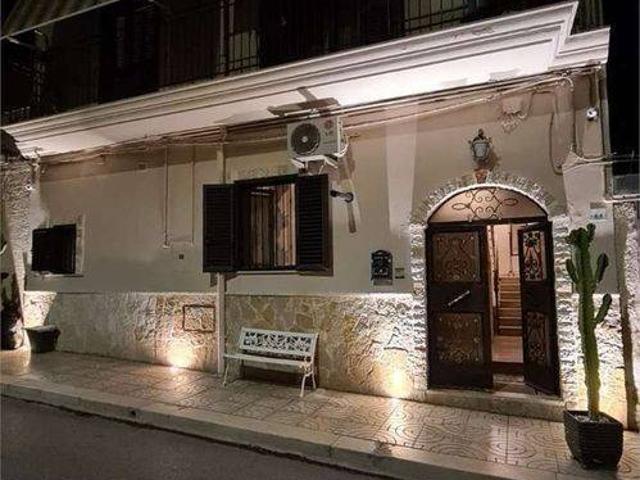 Palazzo in vendita a Puglia, Barletta-andria-trani