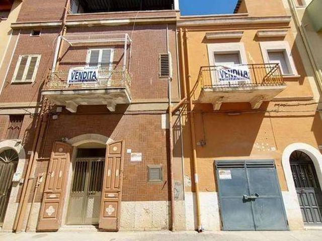 Palazzo in vendita a Puglia, Barletta-andria-trani