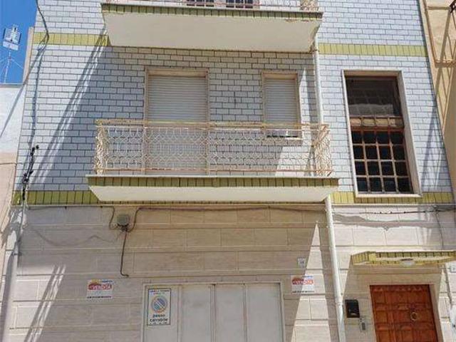 Palazzo in vendita a Puglia, Barletta-andria-trani