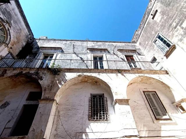 Palazzo in vendita a San Giorgio Ionico, Taranto