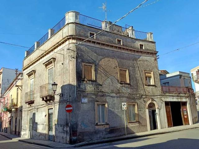 Palazzo in vendita a San Giovanni La Punta, Sicilia