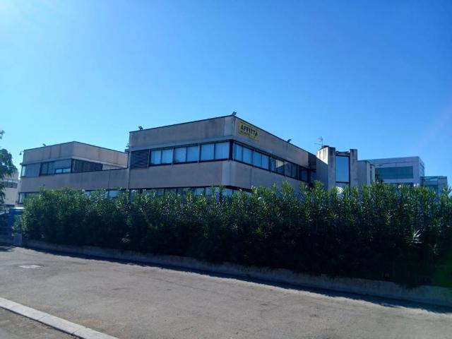Palazzo in vendita a Zona Commerciale di Sambuceto, San Giovanni Teatino