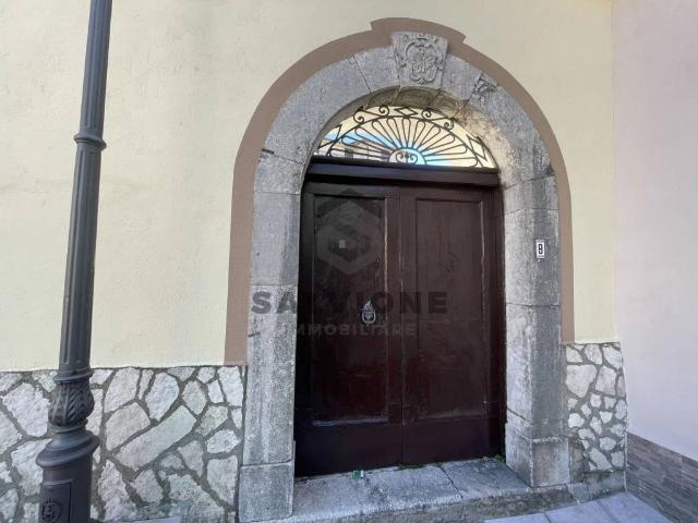 Palazzo in vendita a San Lorenzo Maggiore, Campania
