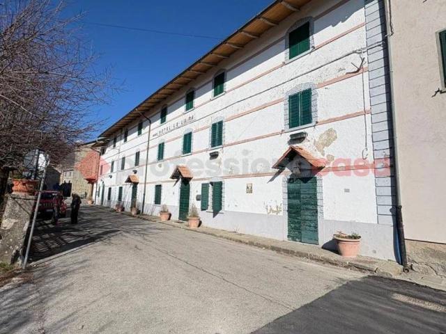 Palazzo in vendita a Pistoia