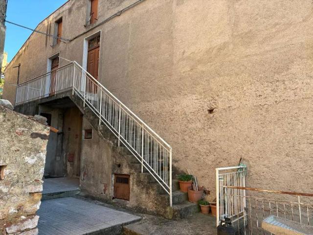Palazzo in vendita a Santa Marina, San Marco D'alunzio