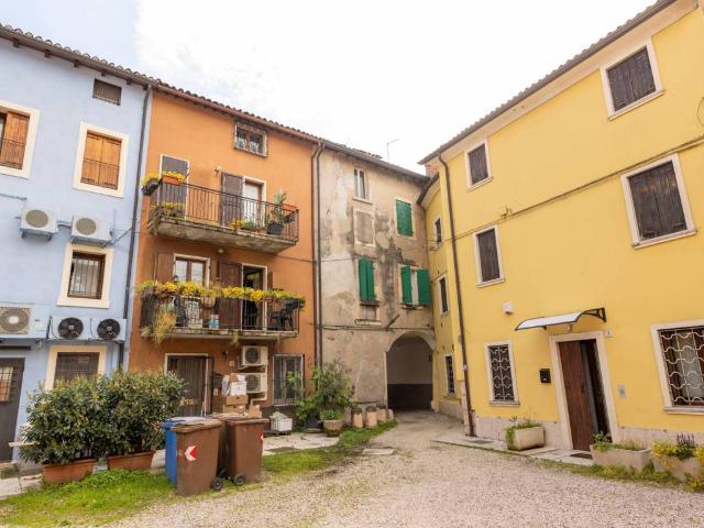 Palazzo in vendita a Case Nuove, San Martino Buon Albergo