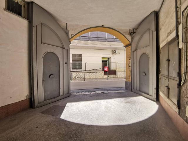 Palazzo in vendita a San Nicola La Strada, Campania