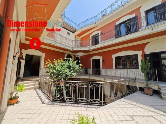 Palazzo in vendita a San Paolo Bel Sito, Napoli