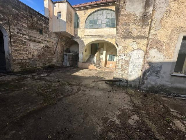Palazzo in vendita a San Prisco, Campania