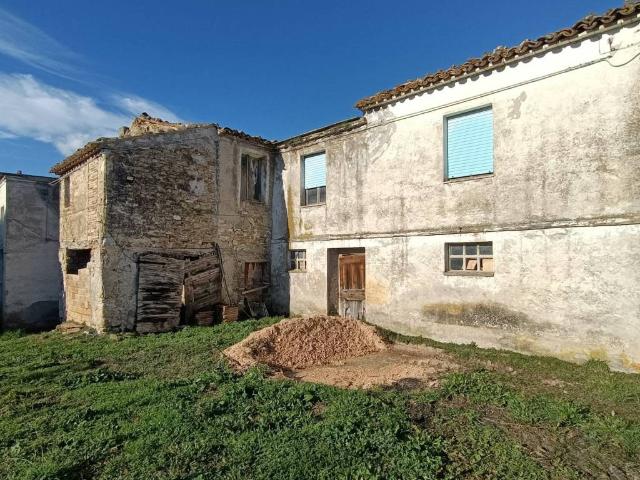 Palazzo in vendita a Agello, Marche
