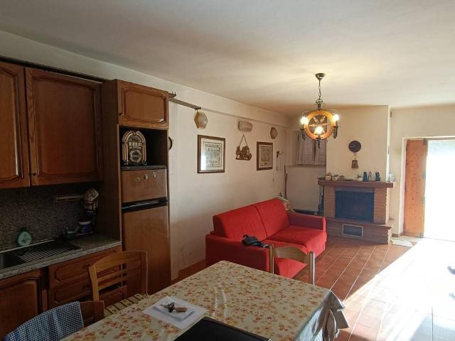 Palazzo in vendita a Agello, Marche