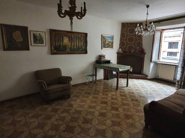Palazzo in vendita a Castello al Monte, Marche