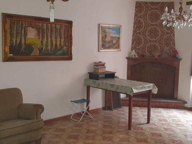 Palazzo in vendita a Castello al Monte, Marche