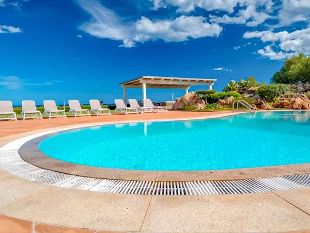 Palazzo in vendita a Case Peschiera-Lu Fraili, Santu Diadòru/San Teodoro