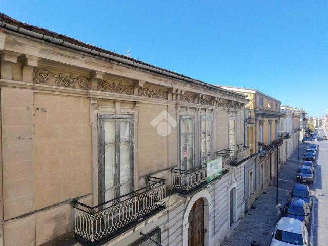 Palazzo in vendita a Santa Maria A Vico, Campania
