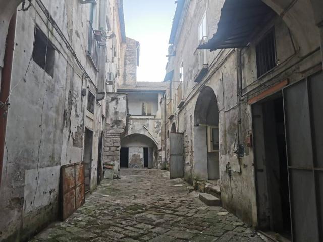Palazzo in vendita a Sant'Andrea dei Lagni, Santa Maria Capua