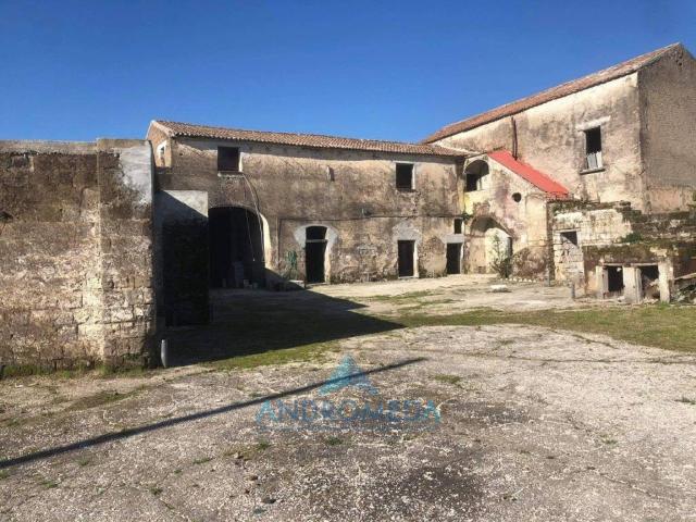 Palazzo in vendita a Santa Maria Capua, Campania