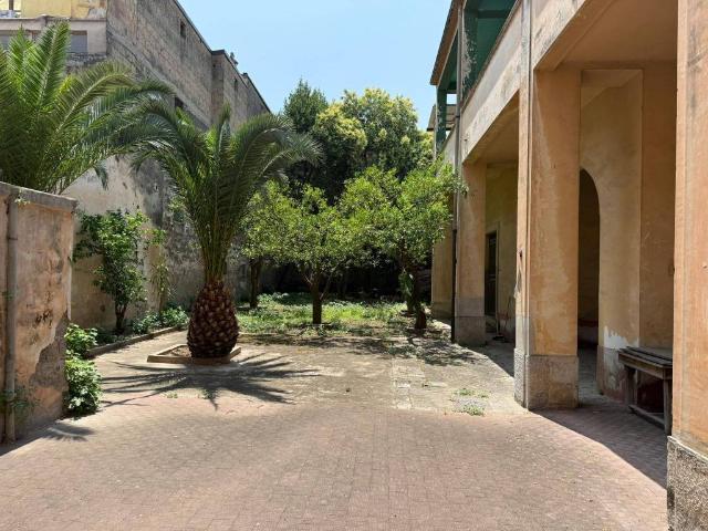 Palazzo in vendita a Sant'Andrea dei Lagni, Santa Maria Capua