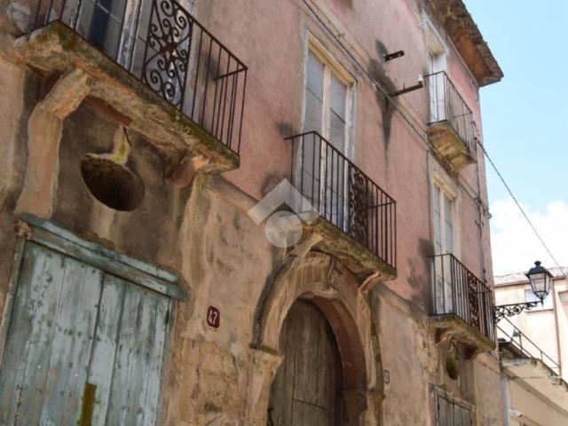 Palazzo in vendita a Centro Storico, Sant'agata De' Goti