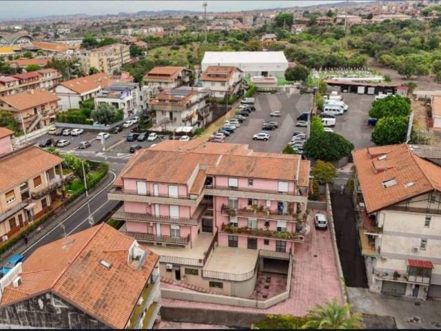 Palazzo in vendita a Sant'Agata li Battiati, Catania
